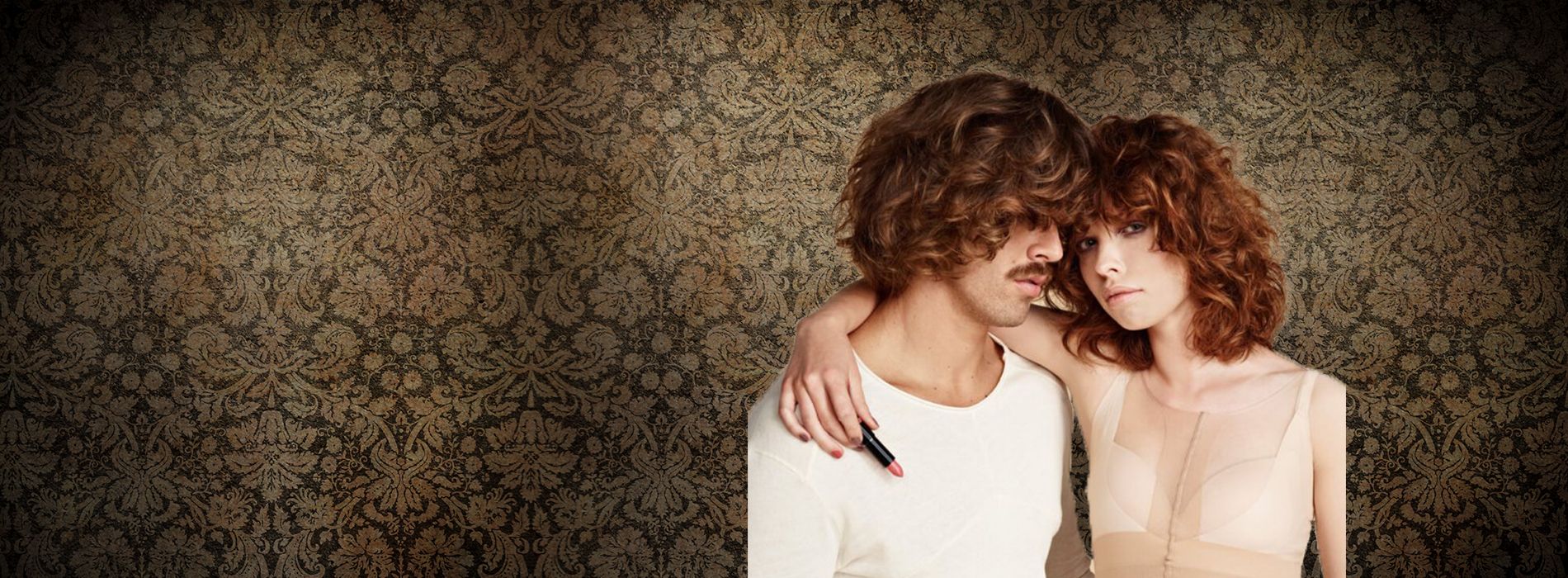 Frau und Mann lockig rothaarig 